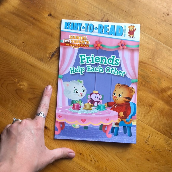 Ready to read Daniel Tiger book - Picture 2 of 4